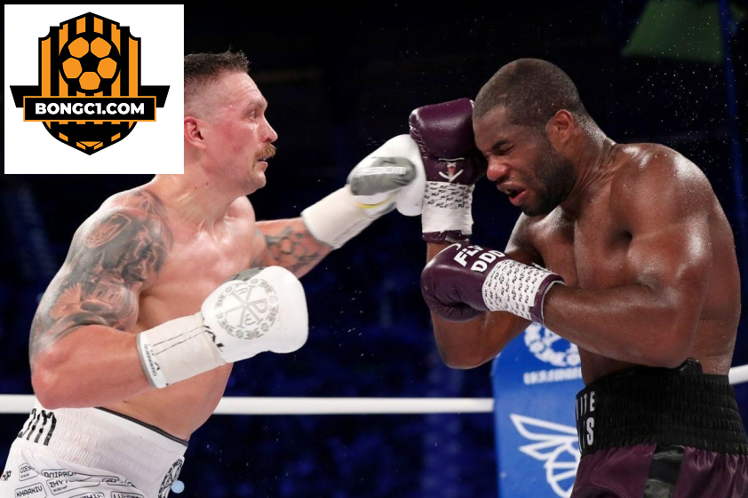 Usyk (trái) hạ knock-out Dubois trong trận đấu hồi tháng 8 năm 2023. (Ảnh: Getty)