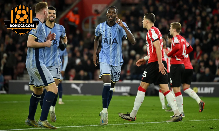 Viễn cảnh xuống hạng có lẽ đã quá rõ ràng với Southampton (Ảnh: Getty)