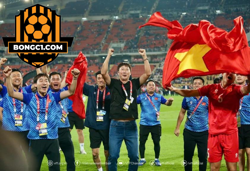 HLV Kim Sang Sik được kỳ vọng giúp U22 Việt Nam tái lập thành tích đoạt HCV SEA Games (Ảnh: VFF)