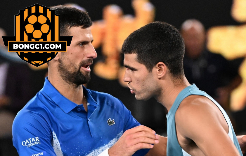 Carlos Alcaraz tỏ ra khá non tay trước kinh nghiệm của Novak Djokovic