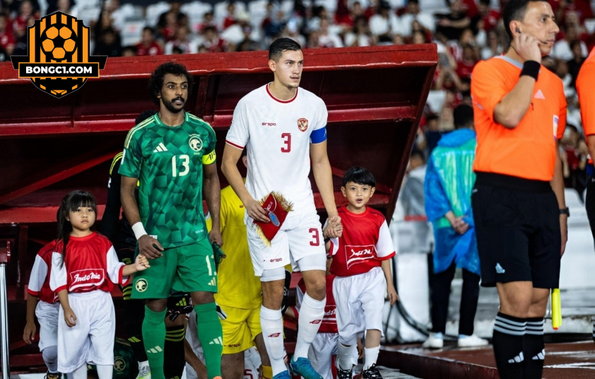 Jay Idzes (số 3) vẫn là đội trưởng ĐT Indonesia dưới thời Kluivert