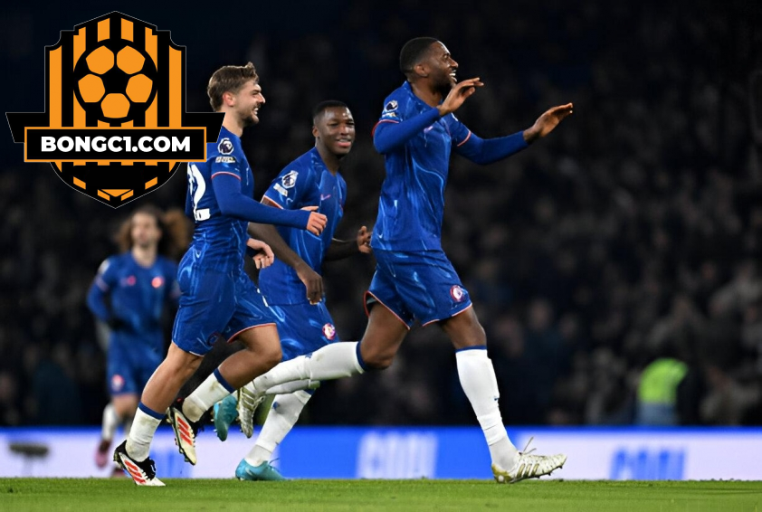 Adarabioyo dễ dàng đệm bóng mở tỷ số cho Chelsea (Ảnh: Getty).