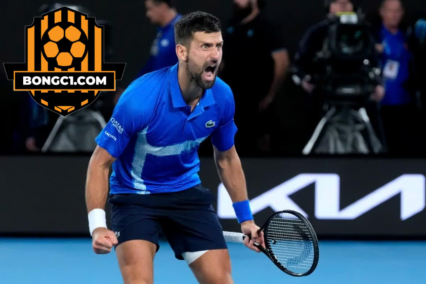 Novak Djokovic tiến vào bán kết Australian Open 2025 sau màn trình diễn bùng nổ trước hạt giống số 3 Carlos Alcaraz